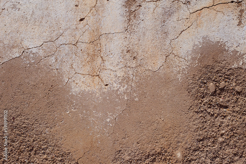 textura de pared antigua agrietada, pared cubierta con cemento y cal