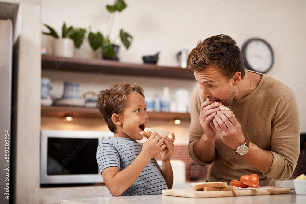 No one makes a better sandwich than dad. a man and his his having a sandwich at home. - obrazy, fototapety, plakaty 