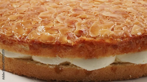 Bee sting cake, light cake with cream filling, with crispy almonds.