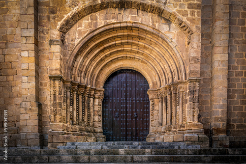 Εκτύπωση καμβά Medieval facade of the old cathedral of Plasencia, Cáceres, Spain, with stairway