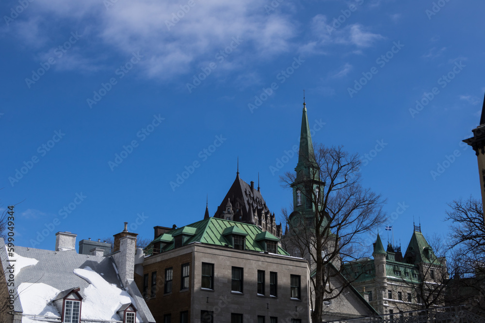Obraz premium Chateau Frontenac in Quebec City Viewed From Behind City Buildings 