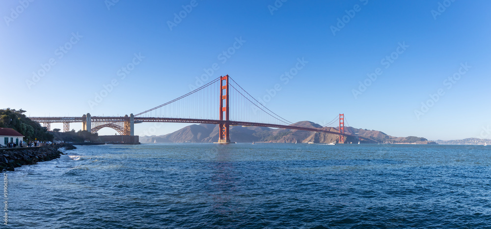 Fototapeta premium Golden Gate Bridge and Torpedo Wharf