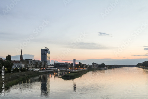 Foto Panorama and skyline of Osijek from Drava river with skyscrapers & the Cathedral of the city