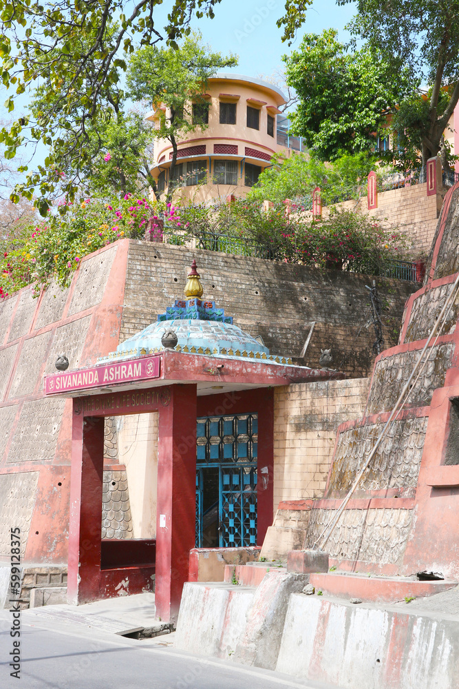 Entrance to Sivananda Ashram in Rishikesh, Uttarakhand, India, 2023 ...