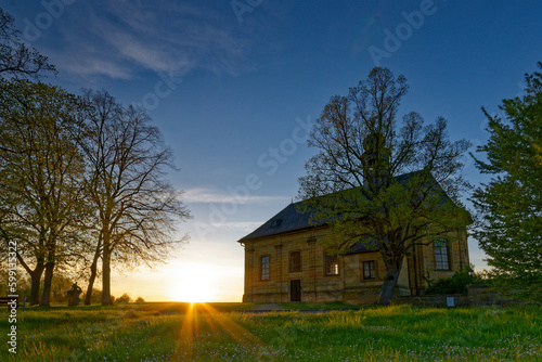 Sonnenuntergang an der Kapelle