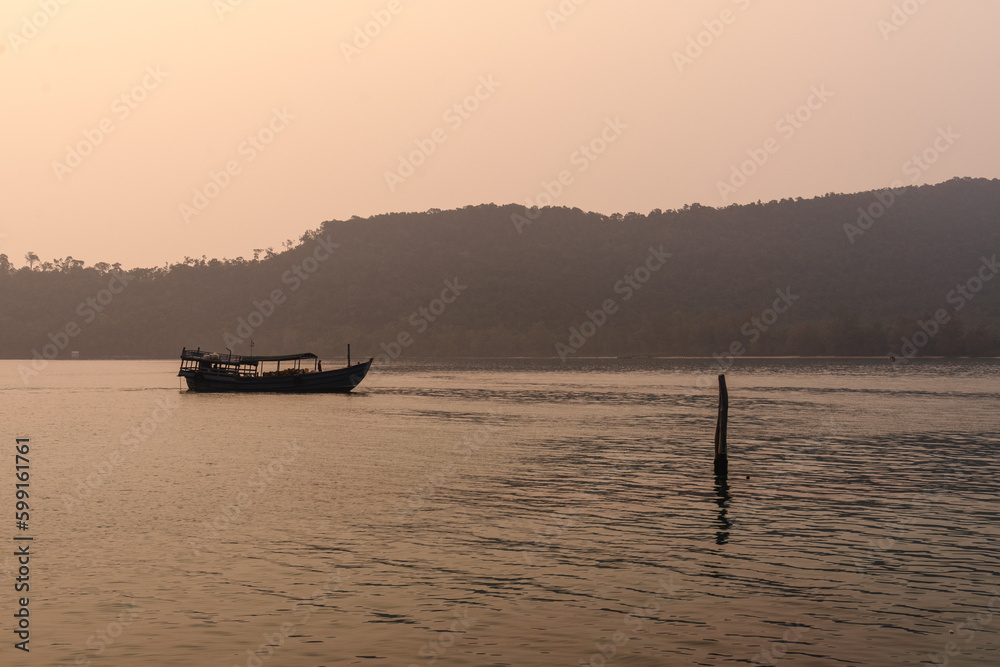 Naklejka premium sunrise on a tropical island