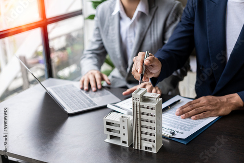 Картината върху платно Real estate agents offer contracts to buy or rent housing