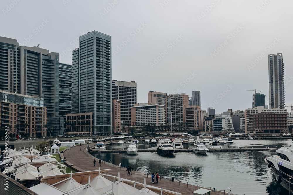 Obraz premium Beirut, Lebanon — 23.04.2023: Zaitunay Bay, a fancy waterfront area in the Downtown Beirut