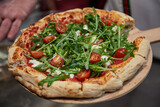 Napolitana, Pizza 4 quesos, rucula, sabroso, maza, pizza, alimento, queso, comida, aperitivo, italiana, cena, verduras, almuerzo, albahaca