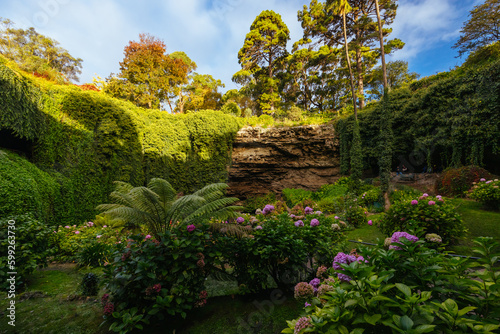Wallpaper Mural Umpherston Cave Sinkhole in Mt Gambier Australia Torontodigital.ca