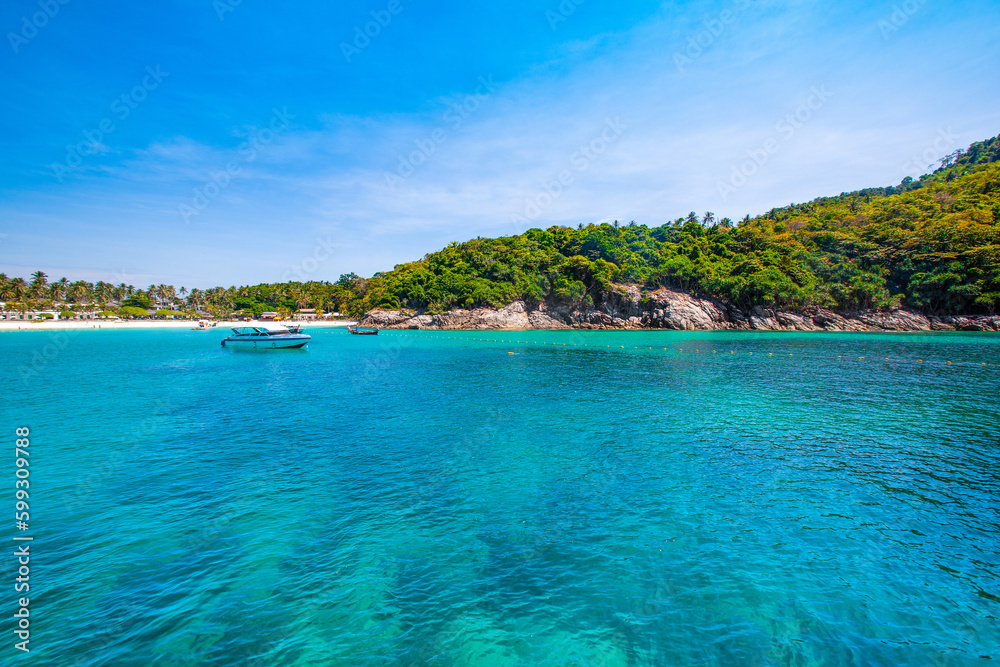 Fototapeta premium Beautiful landscape of the Indian Ocean coast