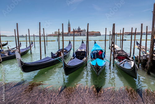 Obraz na płótnie gondolas in the lagoon of venice, Italy w salonie