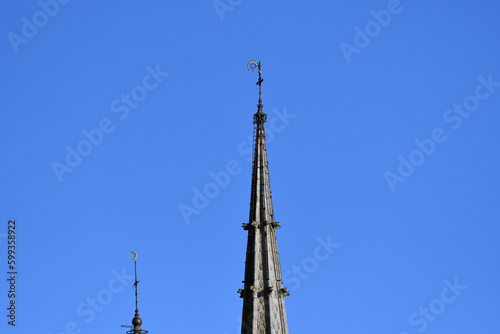 détail du clocher  gothique de la cathédrale de Chartres en France