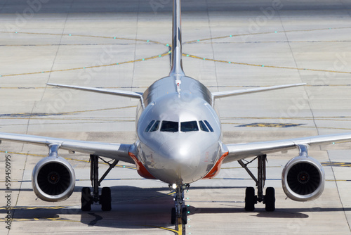 Gleaming Voyager: A Radiant Encounter with the Silver A320