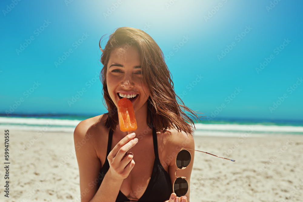 Φωτογραφία Ice cream, beach and woman portrait on holiday by the sea and blue sky with happiness