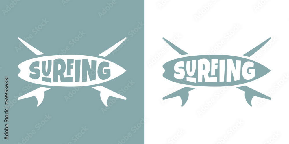 Obraz premium Logo club de surf. Palabra surfing con letras estilo hawaiano en silueta de tabla de surf sobre tablas cruzadas