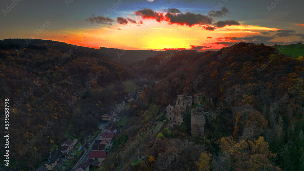 Burg bei Sonnenuntergang