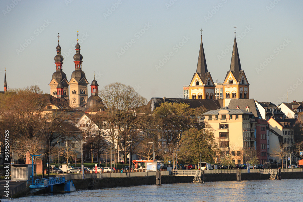 Koblenz, Peter-Altmeier-Ufer an der Mosel mit Liebfrauen-und Florinskirche