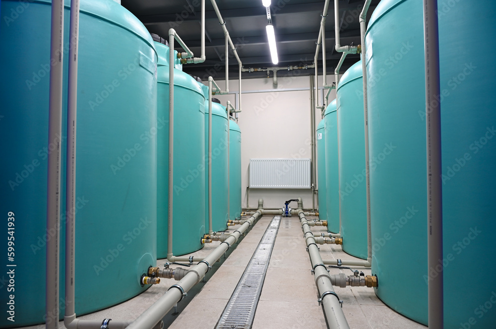 plastic container for 1000 liters for storing drinking water