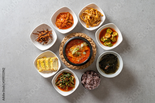 Set Menu of Napa Wraps with Pork Korean food dish meal Set Menu with Braised Fish Soft Tofu Stew Stir-fried chicken in earthen pot Set Menu with Marinated Beef Ribs