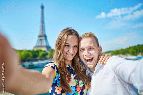 Romantic couple in Paris on a summer day © Ekaterina Pokrovsky