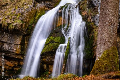 Wasserfall im Herbst