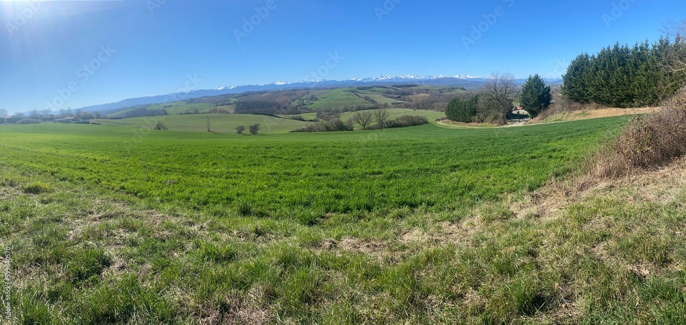 image panoramique de la chaîne des Pyrénées Méditerranéenne   