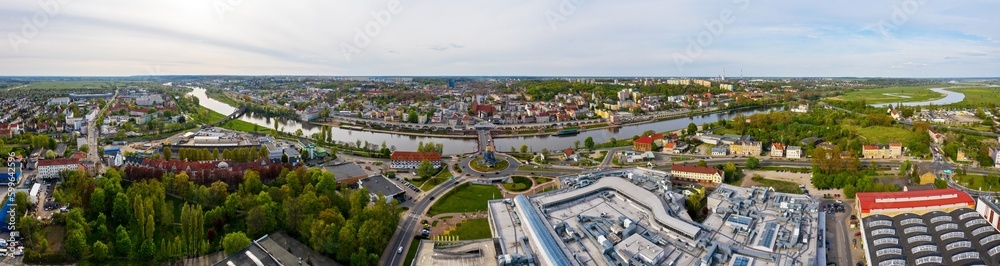Obraz premium Szeroka panorama miasta, widok z lotu ptaka na miasto Gorzów Wielkopolski 