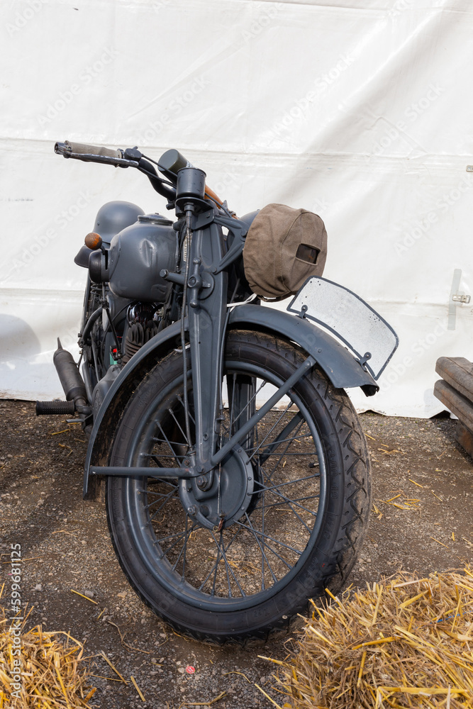 Historisches Motorrad der ehemaligen deutschen Wehrmacht auf einer Ausstellung