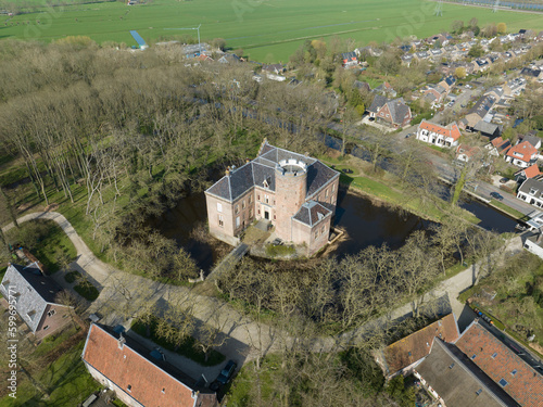 Kasteel Loenersloot is a castle and former knight's court town in Loenersloot , located on the western bank of the Angstel. photo