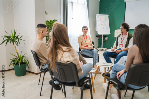 Obraz na plátne Support Group with Therapists solving problem