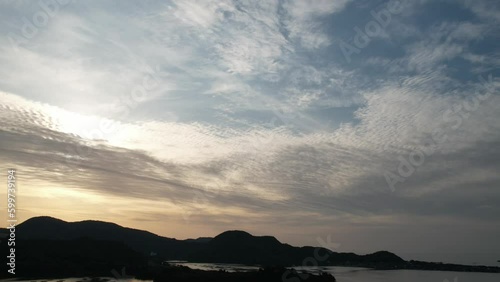 山陰海岸国立公園久美浜湾　綺麗な夕景と流れる雲　
　ドローンタイムラプス撮影