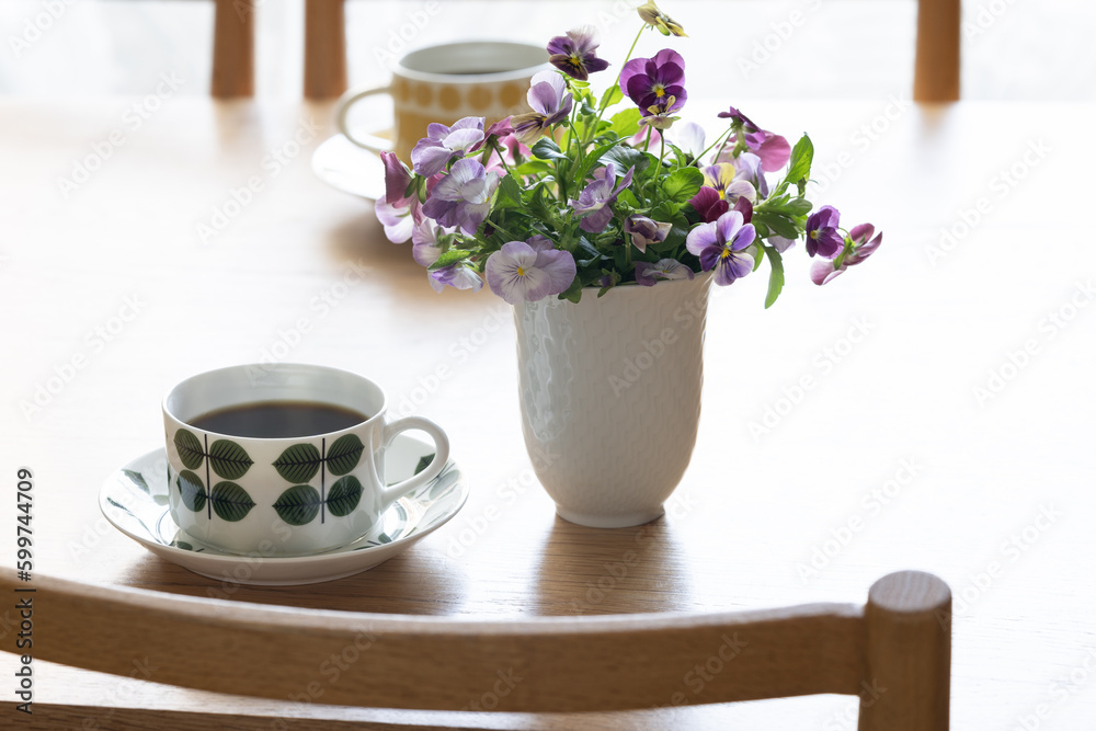 庭で採れたビオラと北欧の食器でコーヒーの時間 庭で採れたビオラと北欧の食器でコーヒーの時間