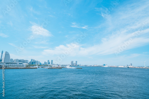 みなとみらいの海と空