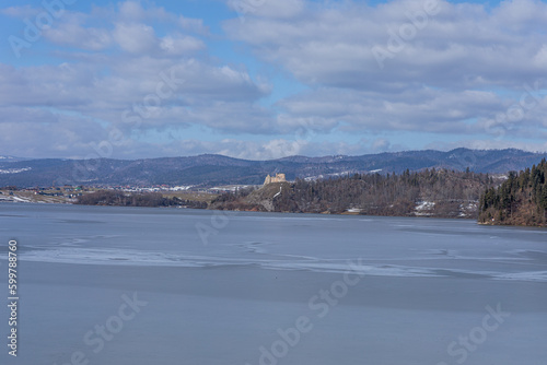 Zamek w Czorsztynie nad jeziorem czorsztyńskim