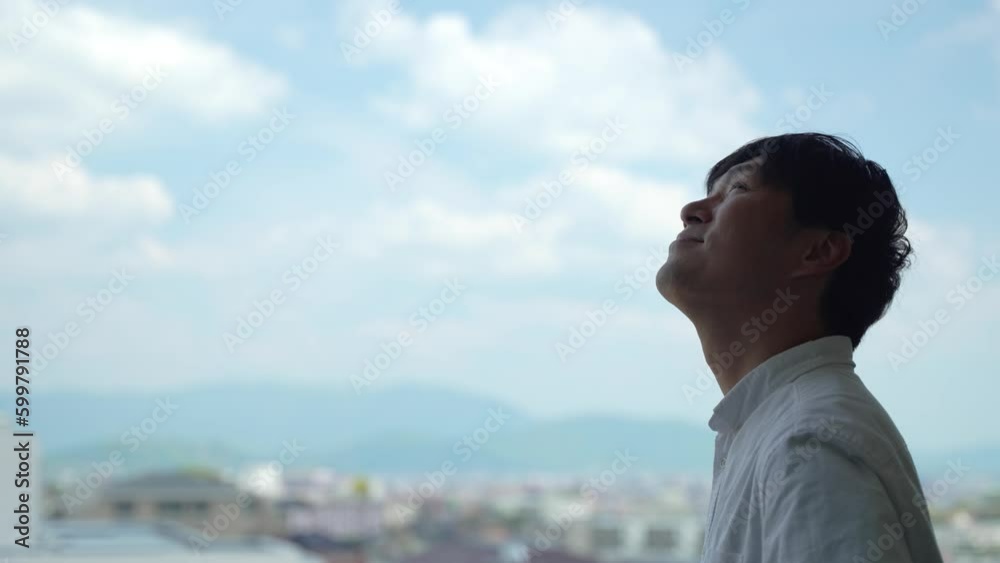 空と景色と男性 空と景色と男性
