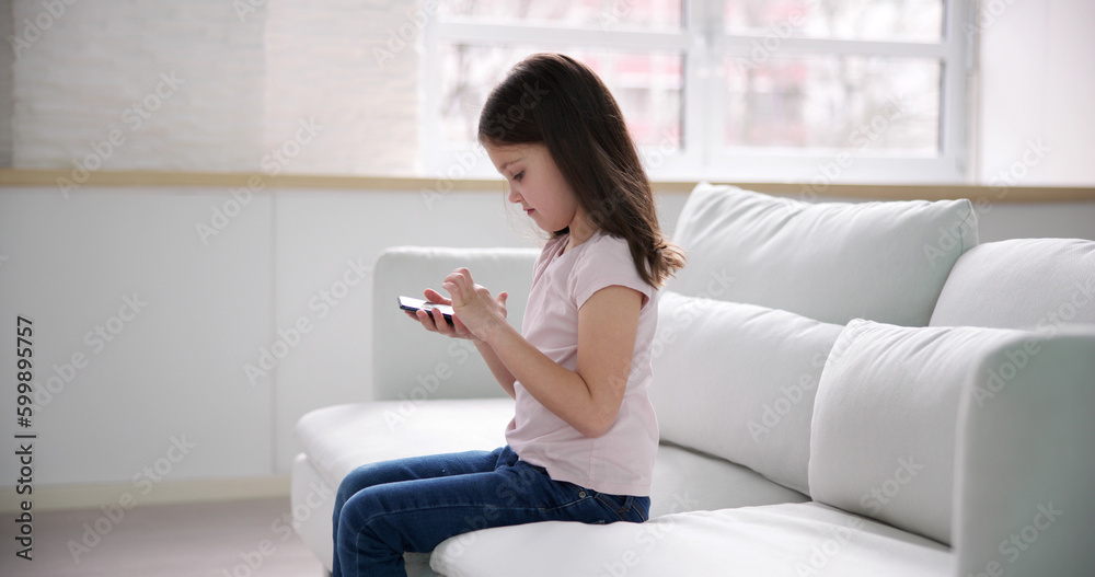 Correct Posture To Avoid Backache Using Smartphone Correct Posture To Avoid Backache Using Smartphone