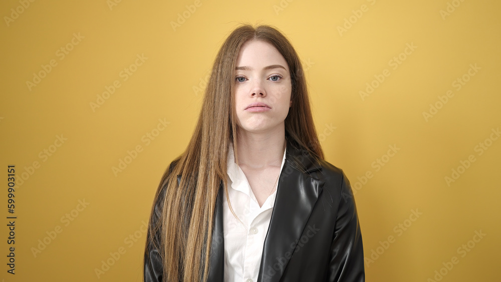 Obraz premium Young blonde woman standing with relaxed expression over isolated yellow background