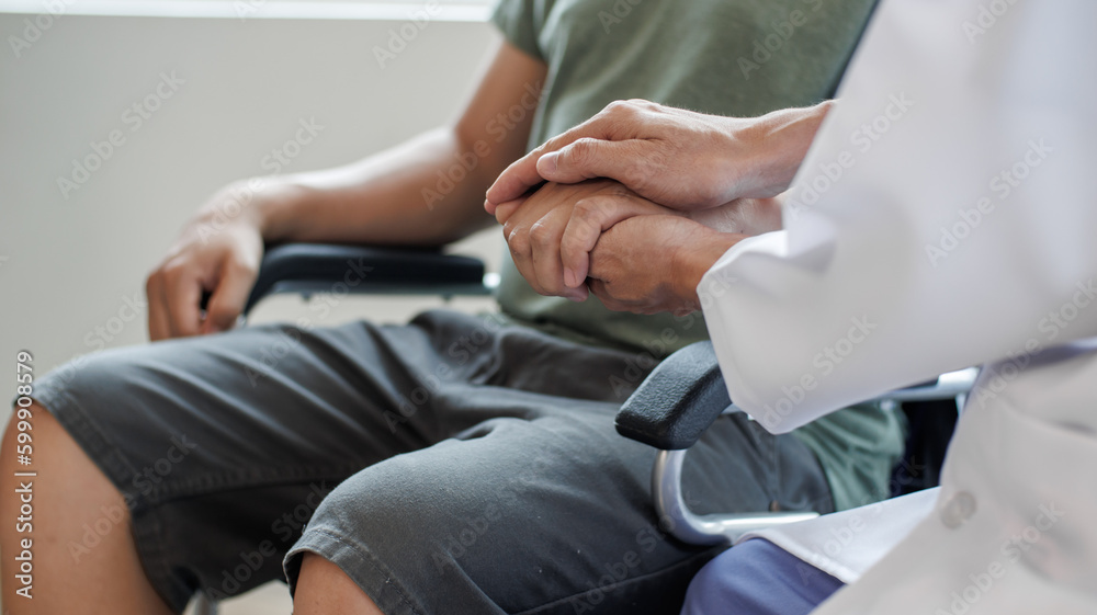 Parkinson's disease patients, hand pain, knee pain, arthritis, or taking care of your mental health with a senior doctor Parkinson's disease patients, hand pain, knee pain, arthritis, or taking care of your mental health with a senior doctor