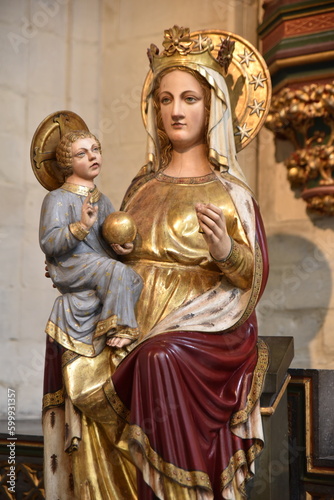 Vierge à l'Enfant à l'église