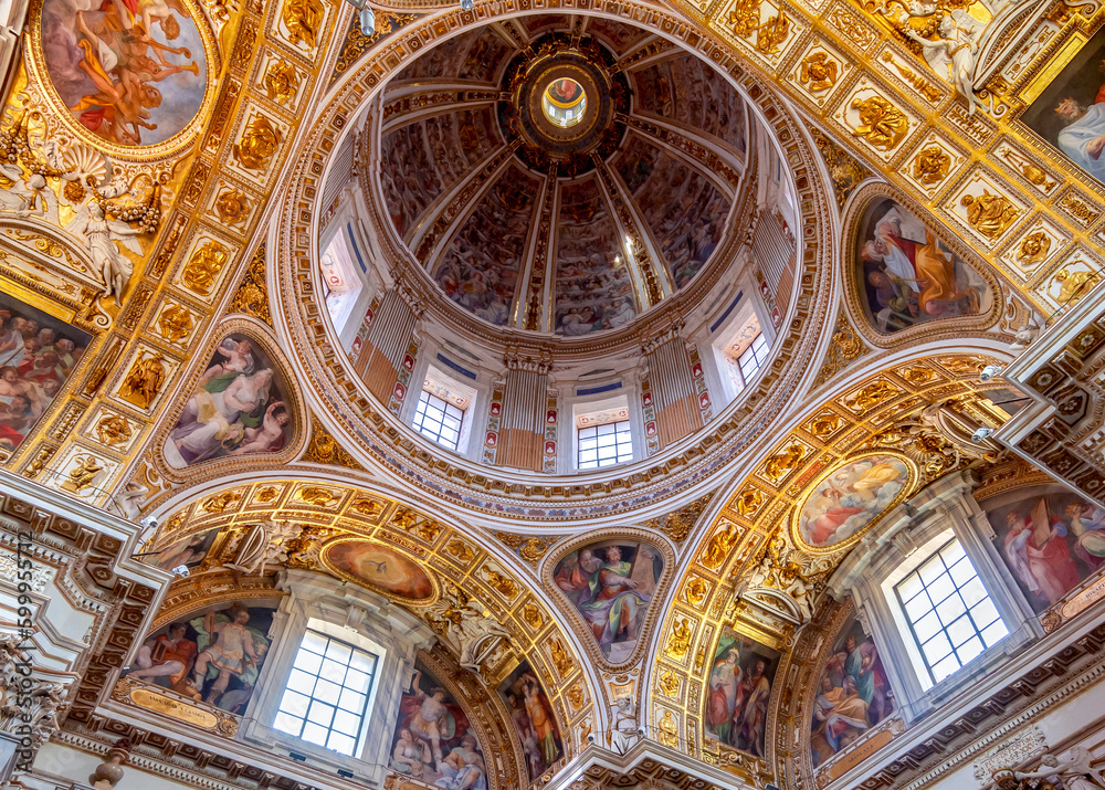 Interiors of Santa Maria Maggiore basilica in Rome, Italy - obrazy, fototapety, plakaty 