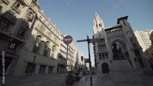 Solitaria calle de Barcelona photo