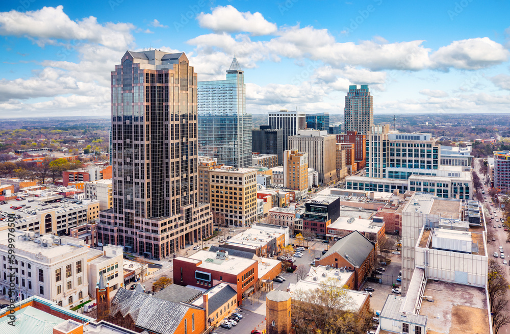 Aerial view of Raleigh, North Carolina skyline on a sunny day. - obrazy, fototapety, plakaty 