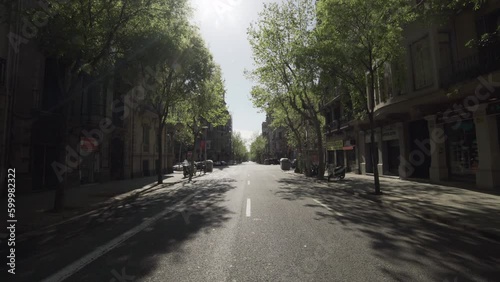 Calles solitarias de una ciudad española, Barcelona