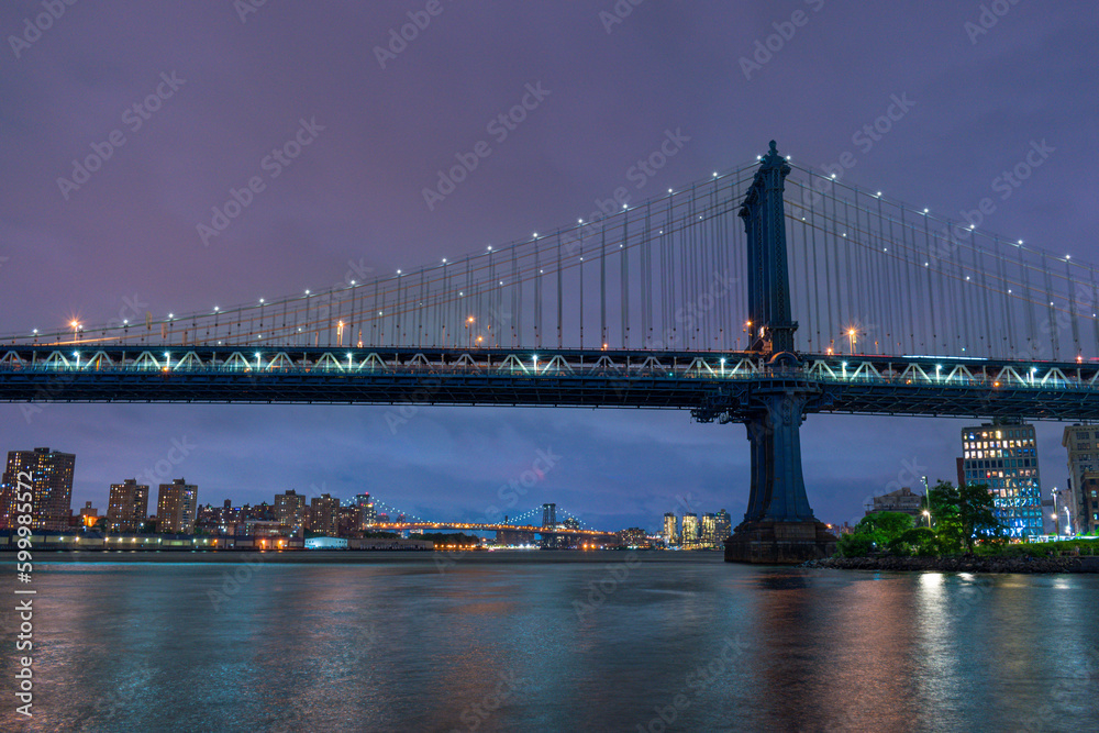 Obraz premium Manhattan Bridge in New York City at night over East River after sunset night view on Main Street Park