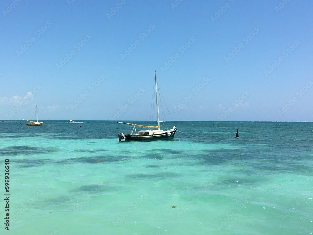 Obraz premium boat on the sea
