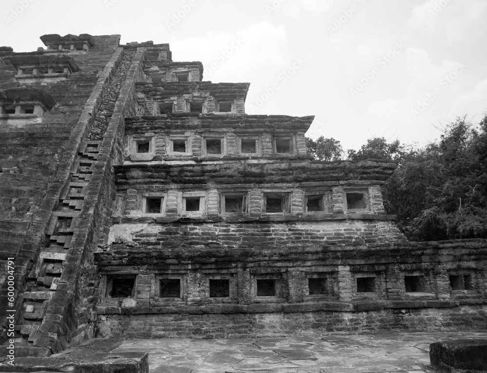 pirámide de los nichos en zona arqueológica de Tajín