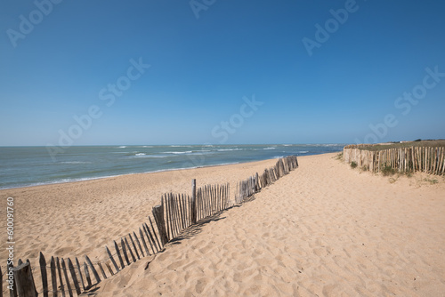 Ile d   Ol  ron  Charente-Maritime  France   acc  s    la plage de la Cotini  re