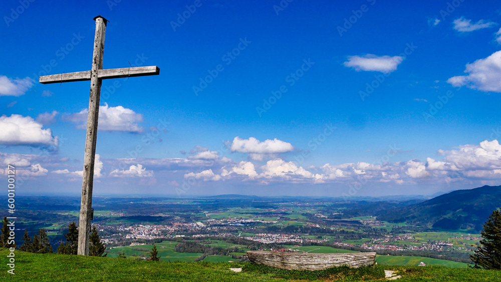 Blomberg Gipfelkreuz mit toller Aussicht in das Tölzer Land Blomberg Gipfelkreuz mit toller Aussicht in das Tölzer Land