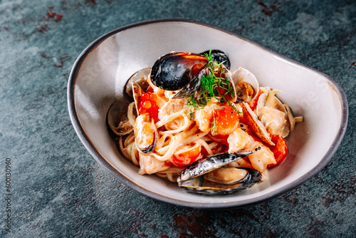 Εκτύπωση καμβά Italian spaghetti pasta marinara with Clams, Prawns, Mussels, tomato, Seafood Co